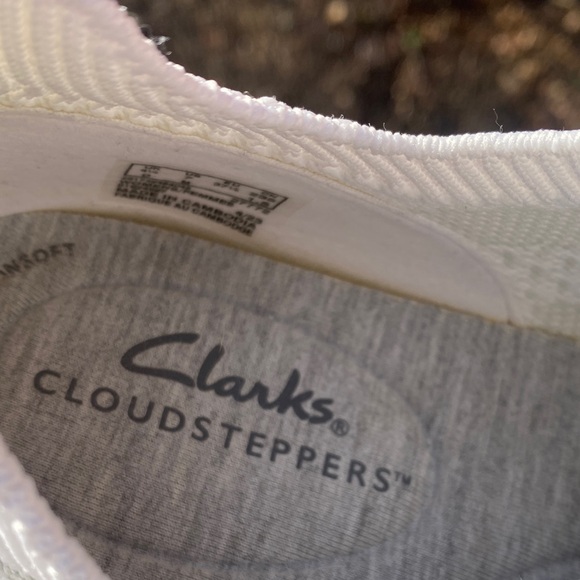 Clarks Cloudsteppers White Knit Footwear - Picture 2 of 13